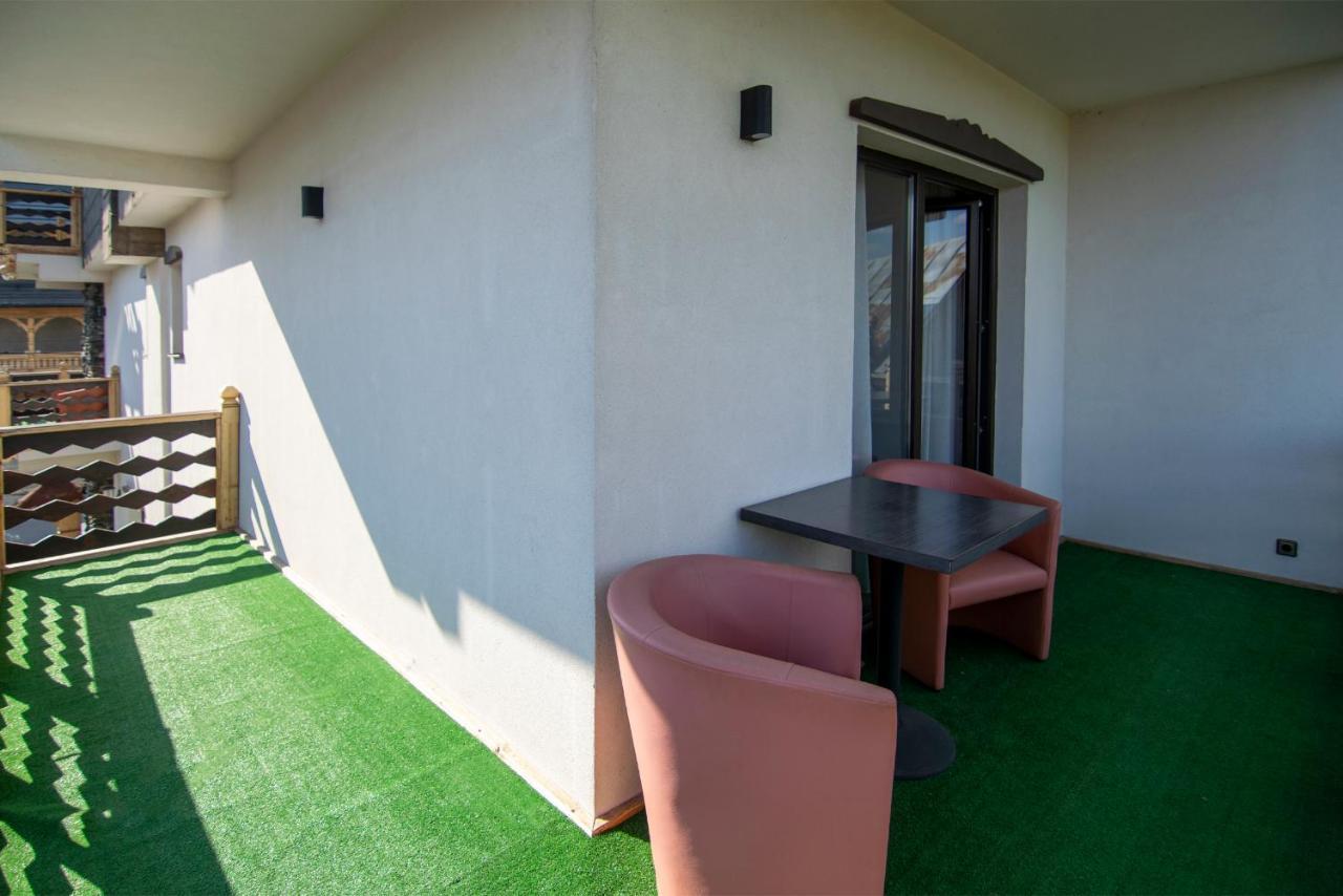 La Conacul Vesel Hotell Săpînţa Exteriör bild