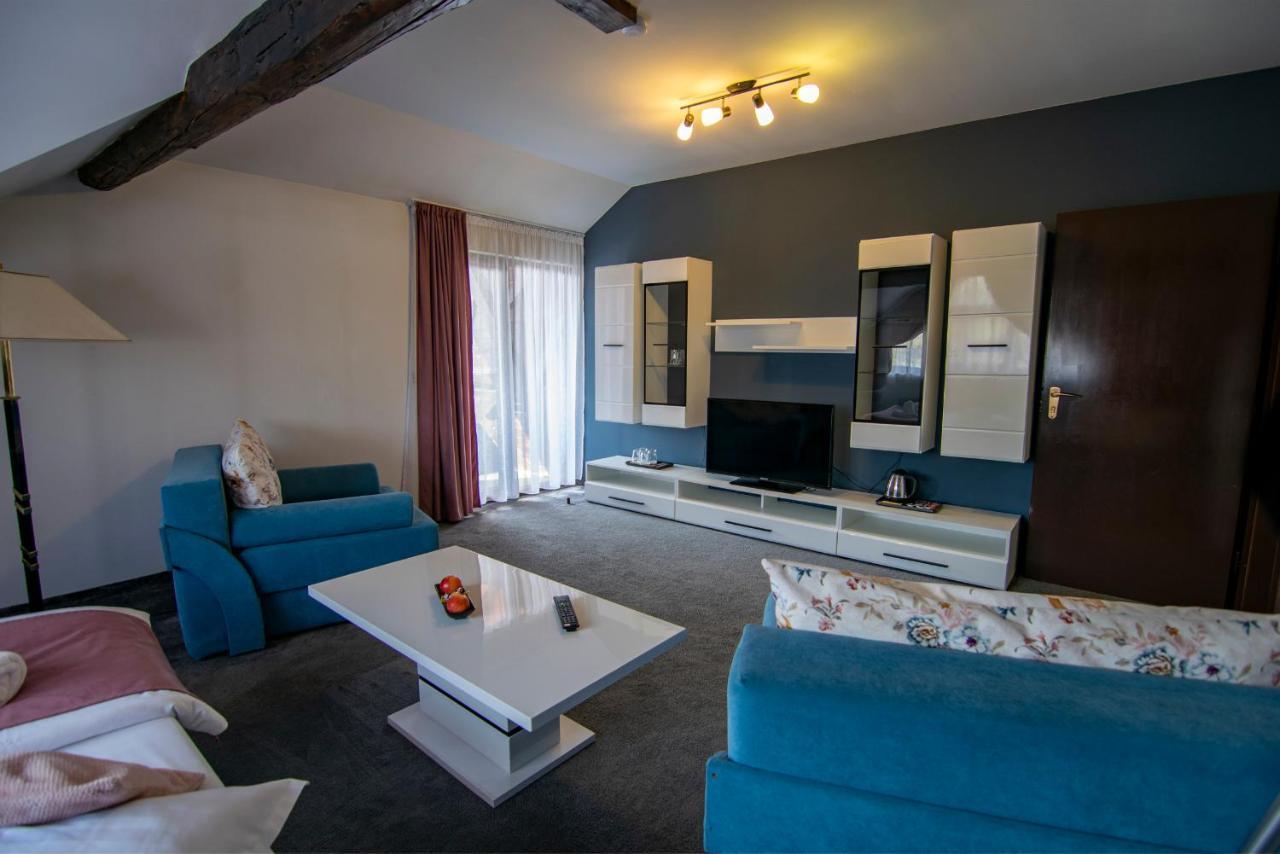 La Conacul Vesel Hotell Săpînţa Exteriör bild