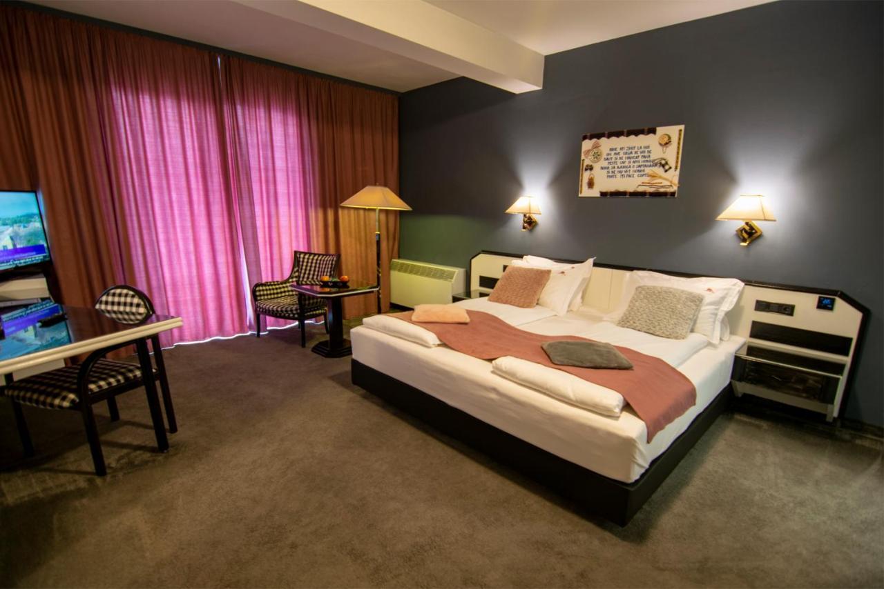 La Conacul Vesel Hotell Săpînţa Exteriör bild