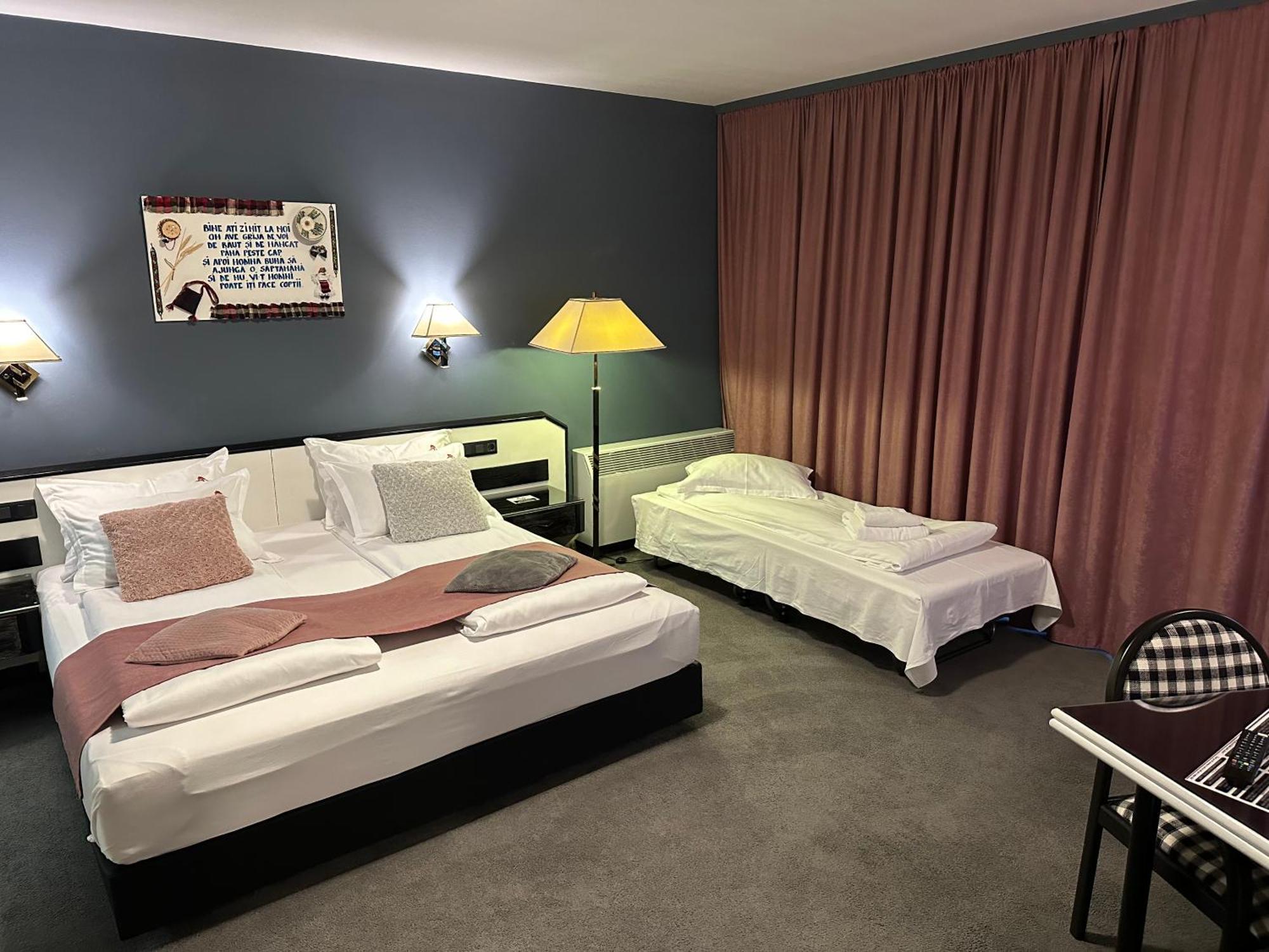 La Conacul Vesel Hotell Săpînţa Exteriör bild
