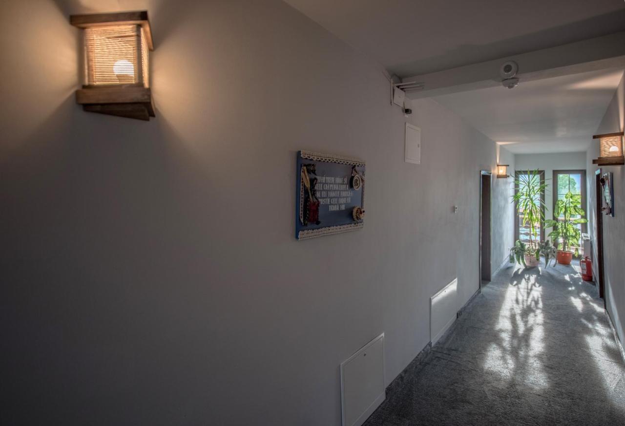 La Conacul Vesel Hotell Săpînţa Exteriör bild